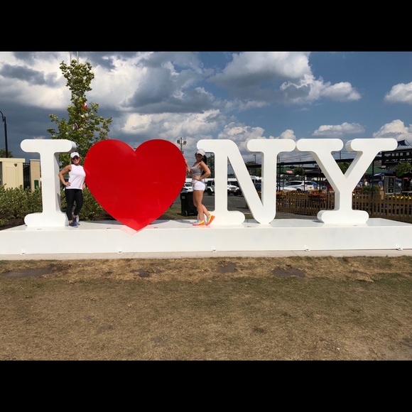 Meet your Posher, Laura - Picture 1 of 1